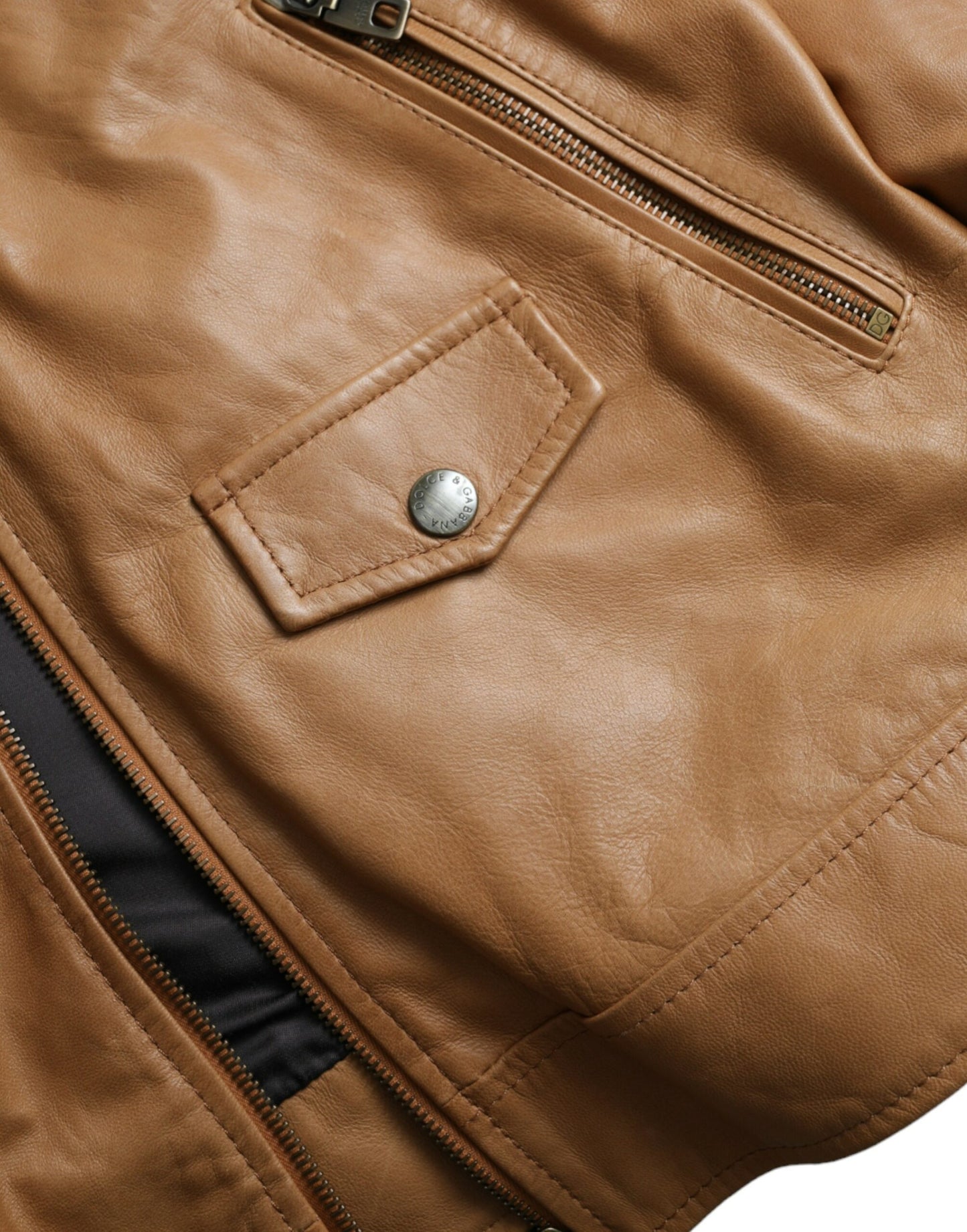 Chaqueta tipo blusón de piel de cordero marrón con cremallera completa