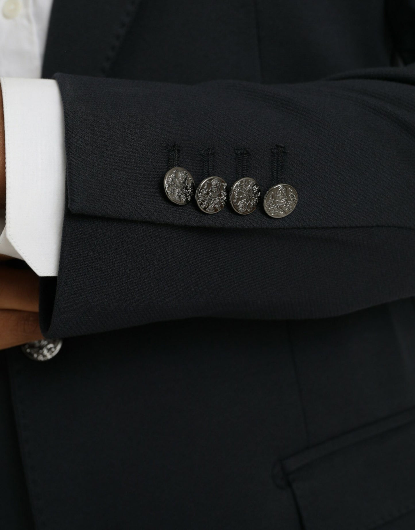 Blazer de algodón azul oscuro con botonadura sencilla