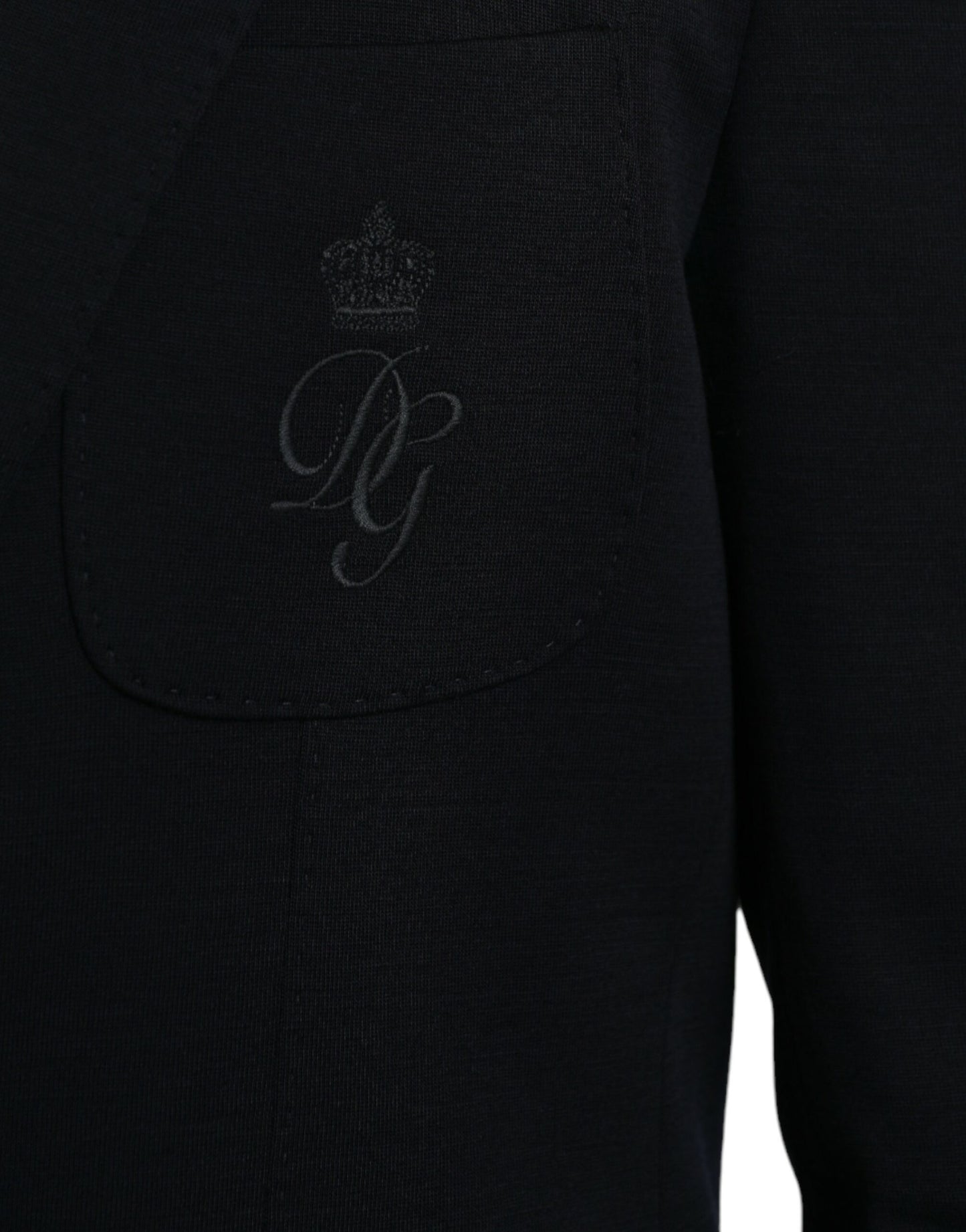 Blazer de lana negra con botonadura sencilla