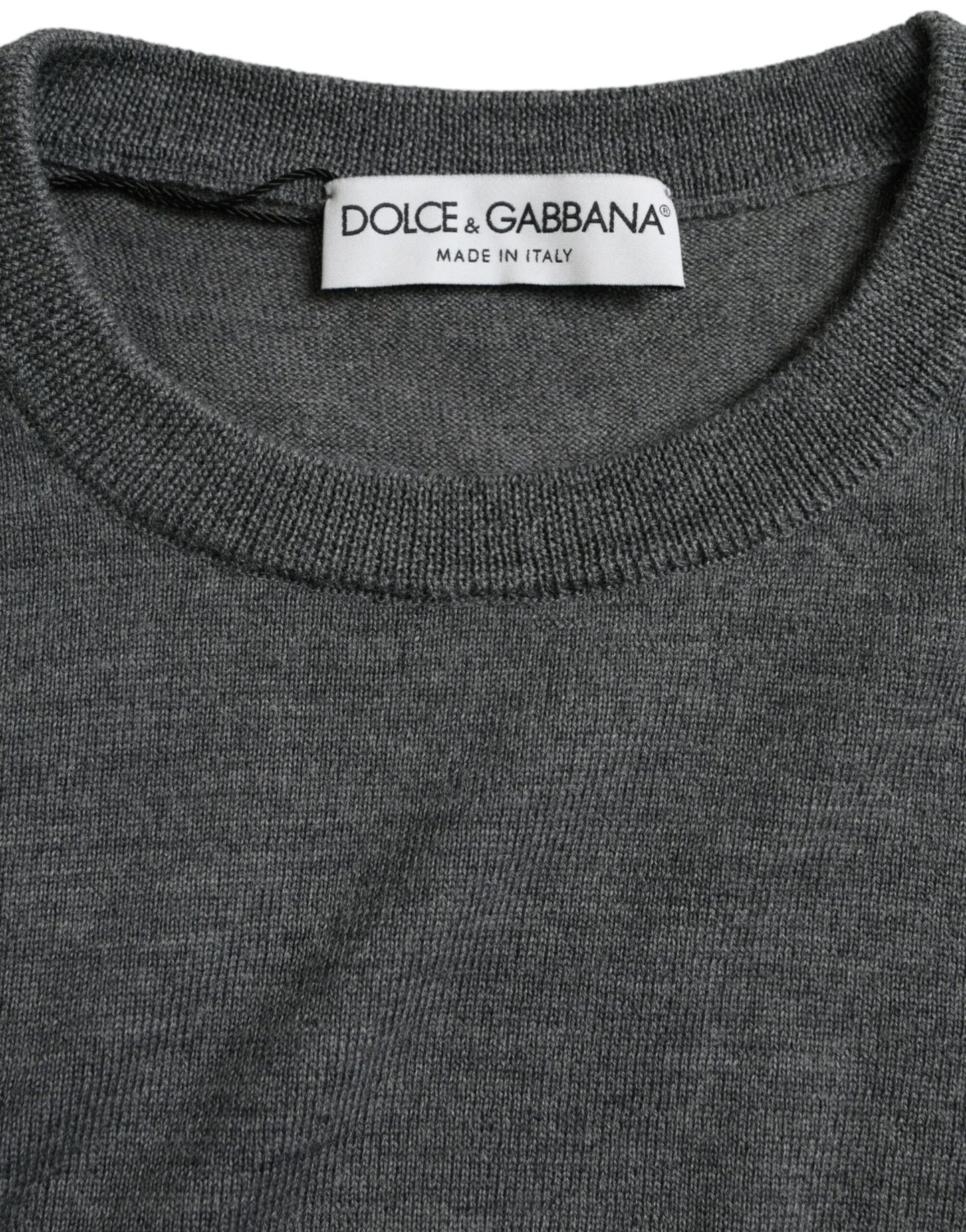 Suéter de cuello redondo de lana gris oscuro