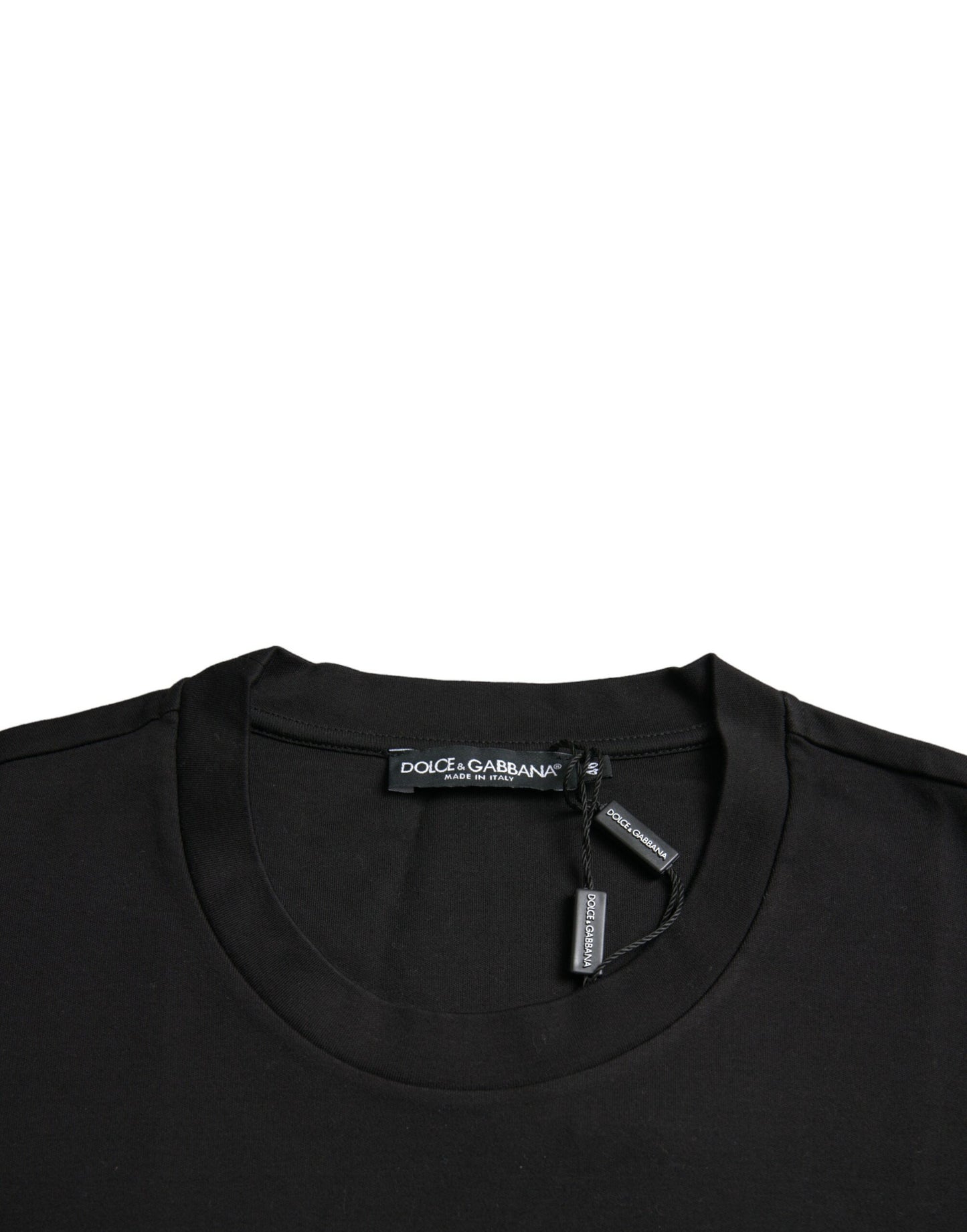 Camiseta de cuello redondo "Black With Love Always"