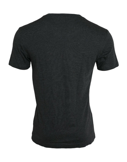 Camiseta de manga corta con cuello redondo y estampado de logotipo gris