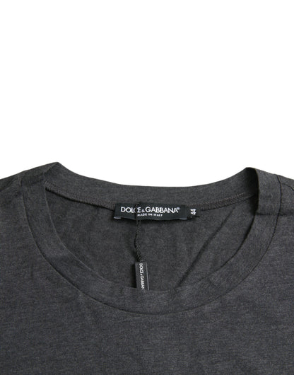 Camiseta de manga corta con cuello redondo y estampado de logotipo gris