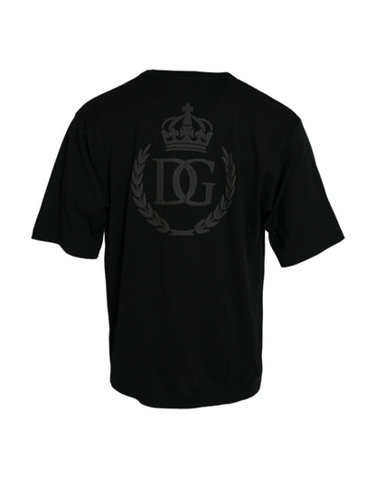 Camiseta de manga corta con cuello redondo y logo negro en relieve