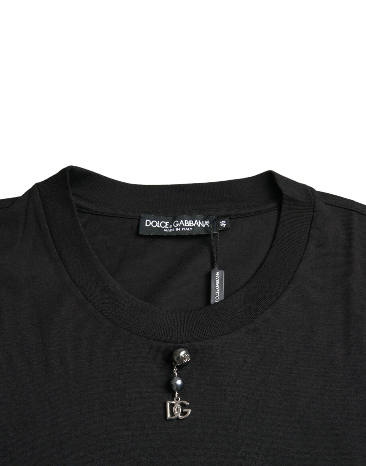 Camiseta negra de algodón con cuello redondo y adornos
