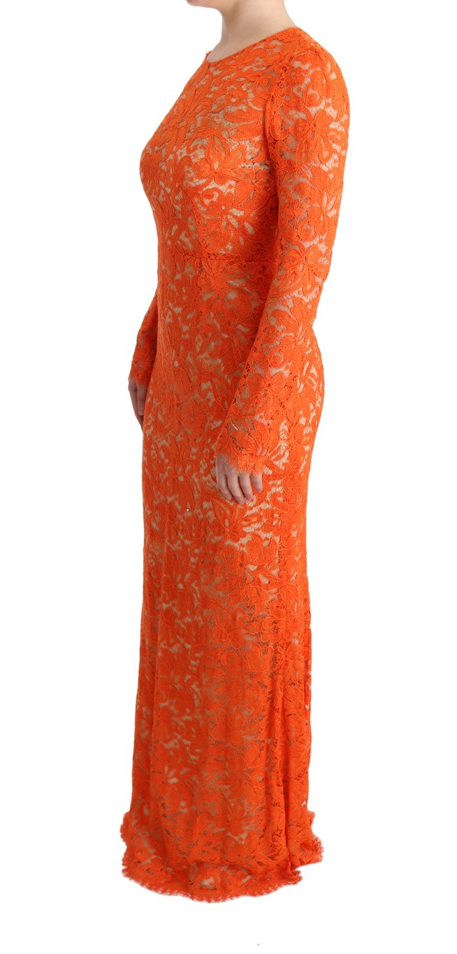 Elegante vestido naranja de manga larga y corte tubo