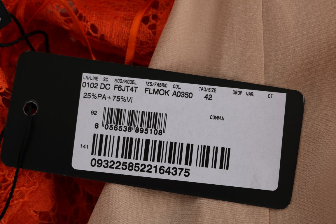 Elegante vestido naranja de manga larga y corte tubo