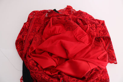 Elegante vestido rojo con cinturón de lazo de seda