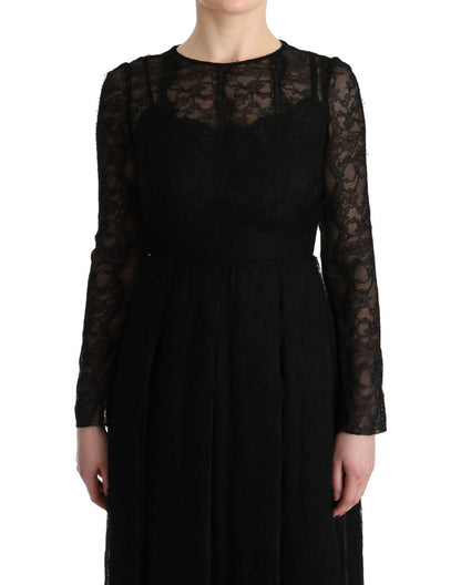Elegante vestido negro de manga larga