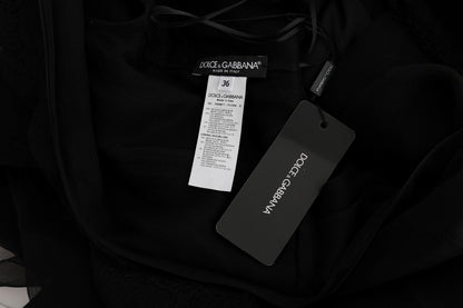Elegante vestido negro de manga larga