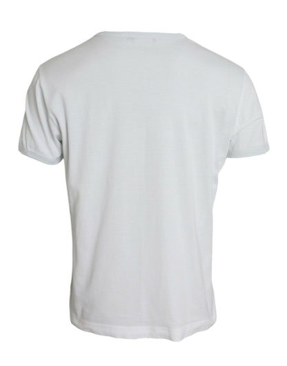 Camiseta blanca de algodón con cuello redondo y manga corta