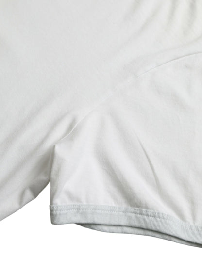 Camiseta blanca de algodón con cuello redondo y manga corta