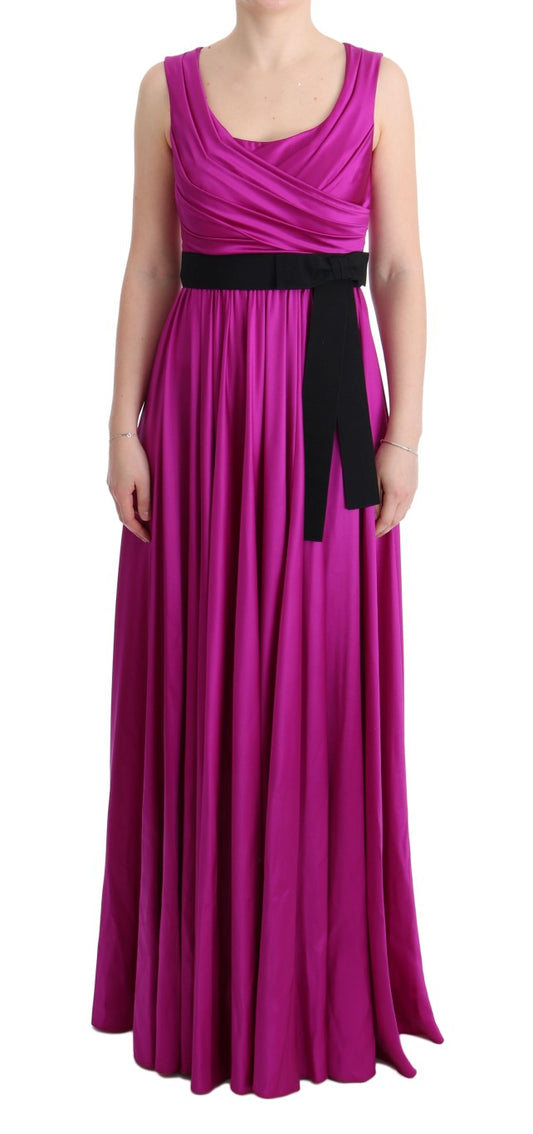 Elegante vestido de seda rosa