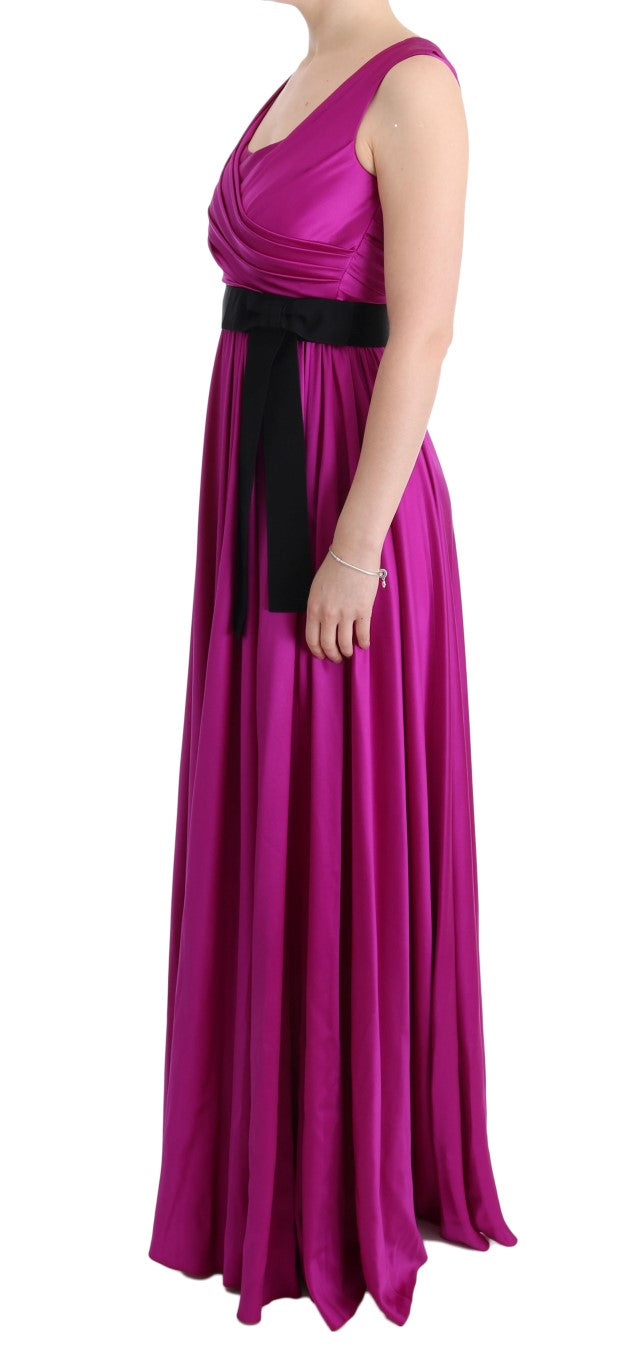 Elegante vestido de seda rosa