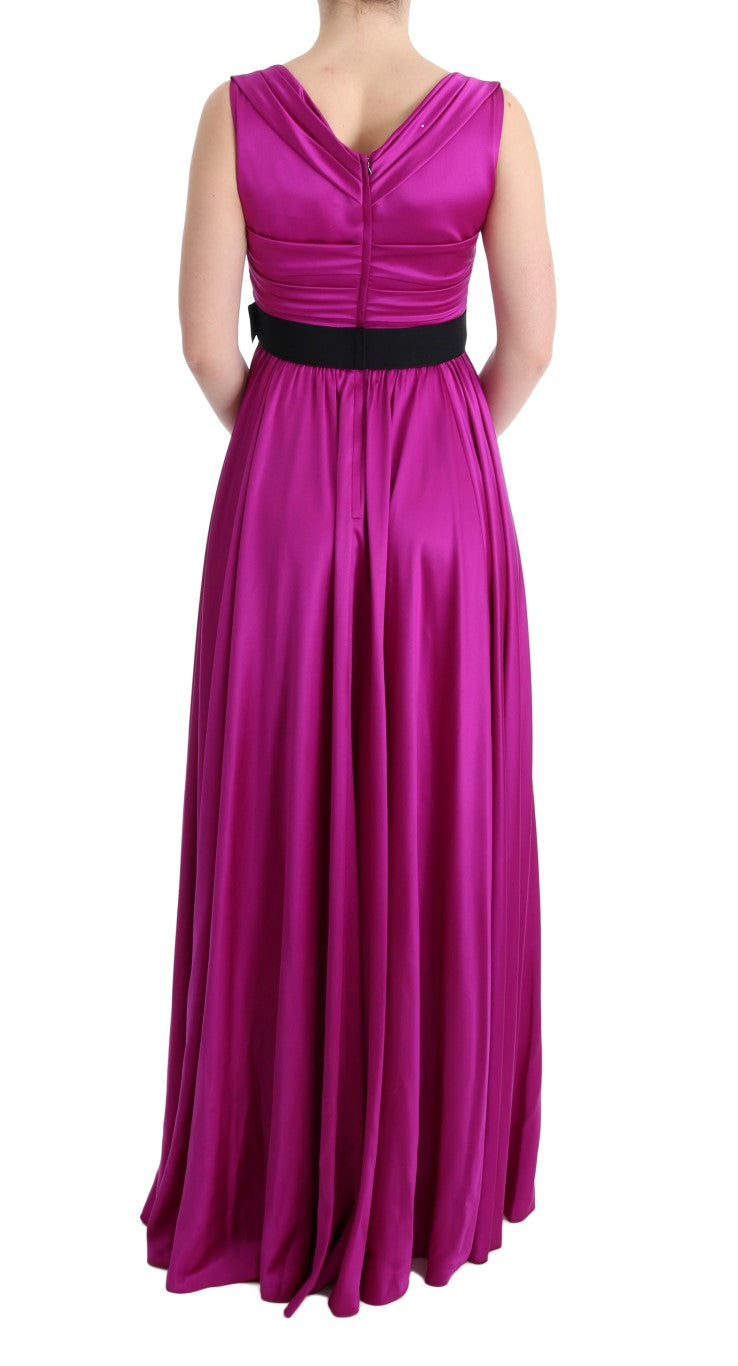 Elegante vestido de seda rosa