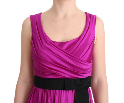 Elegante vestido de seda rosa