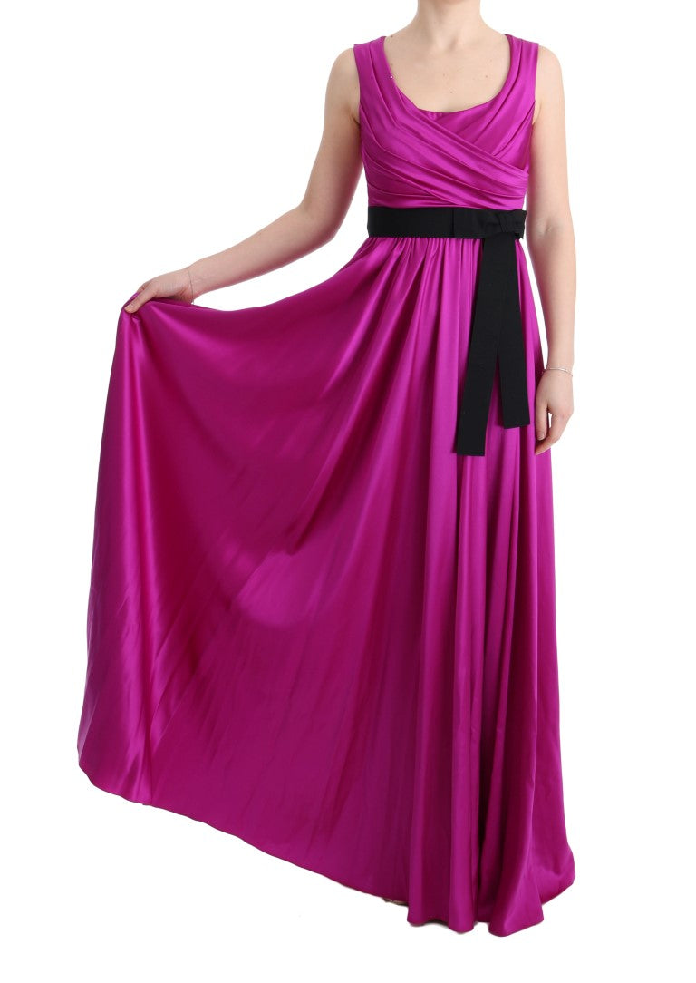 Elegante vestido de seda rosa