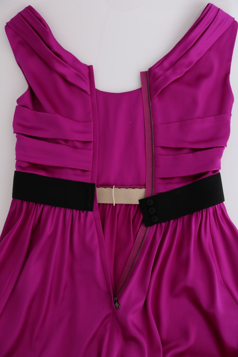 Elegante vestido de seda rosa
