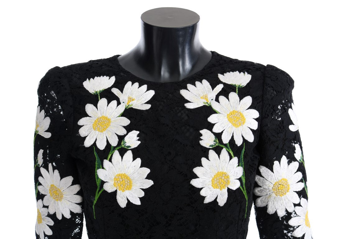 Vestido negro con encaje floral y bordado de manzanilla
