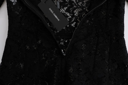 Vestido negro con encaje floral y bordado de manzanilla