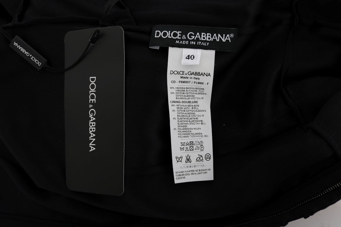 Elegante vestido negro hasta la rodilla