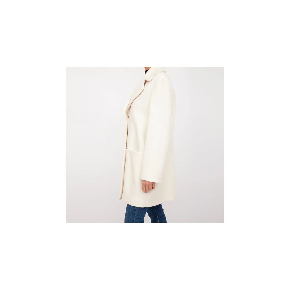 Abrigo largo elegante de invierno blanco chic