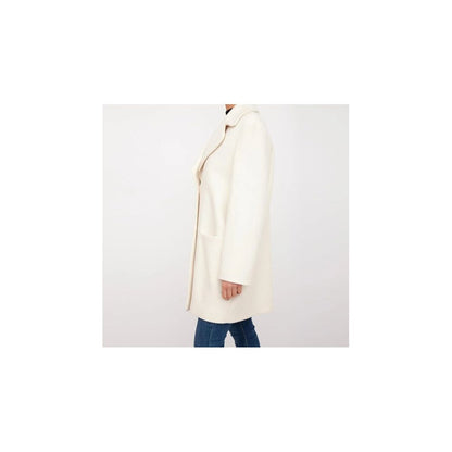 Abrigo largo elegante de invierno blanco chic