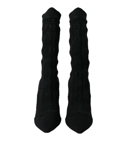 Botas negras de tacón de aguja a media pantorrilla