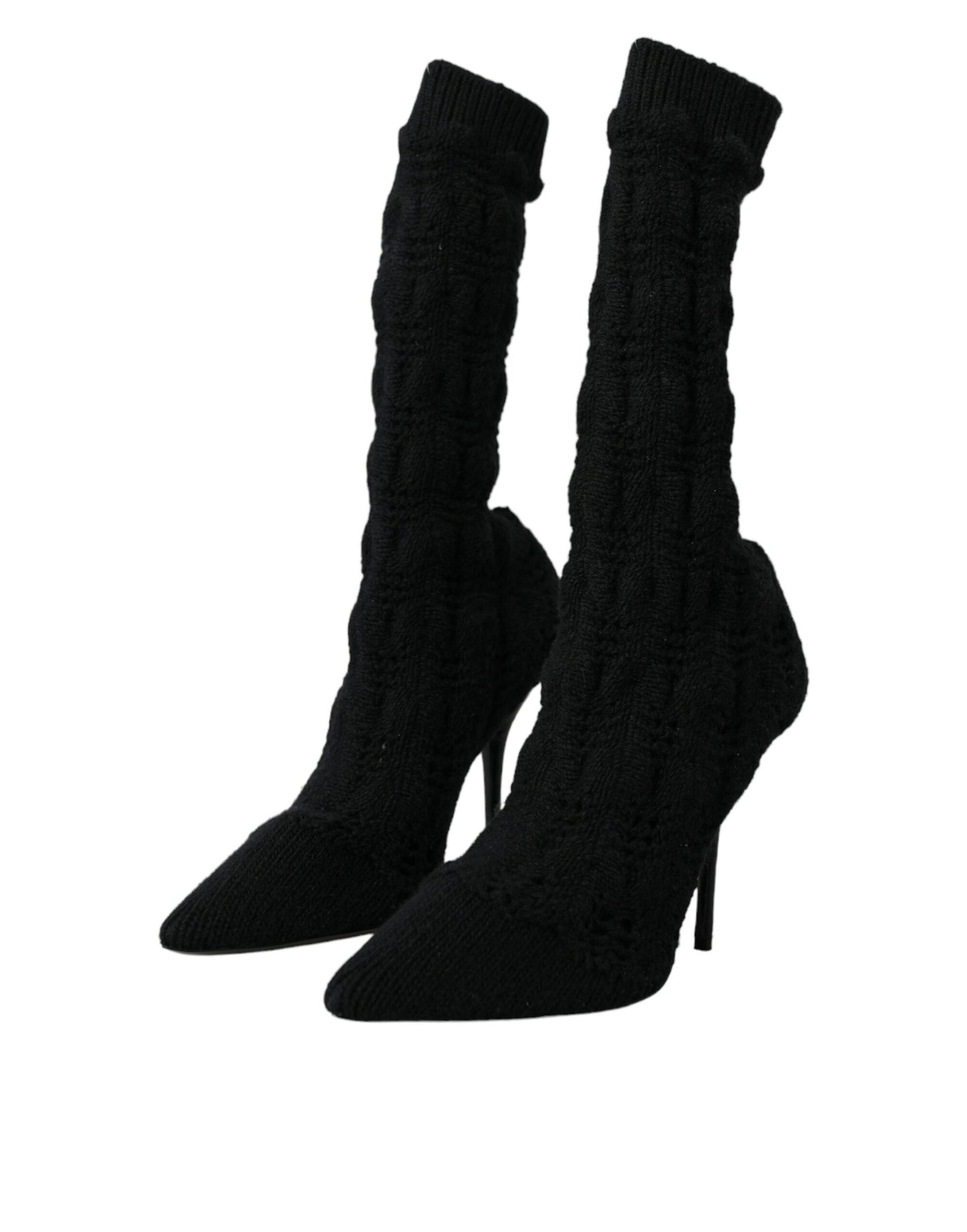 Botas negras de tacón de aguja a media pantorrilla
