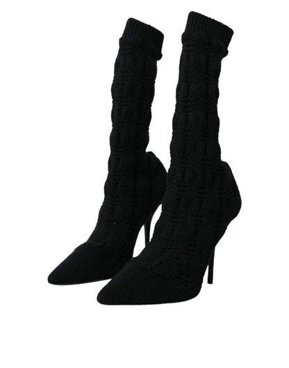 Botas negras de tacón de aguja a media pantorrilla