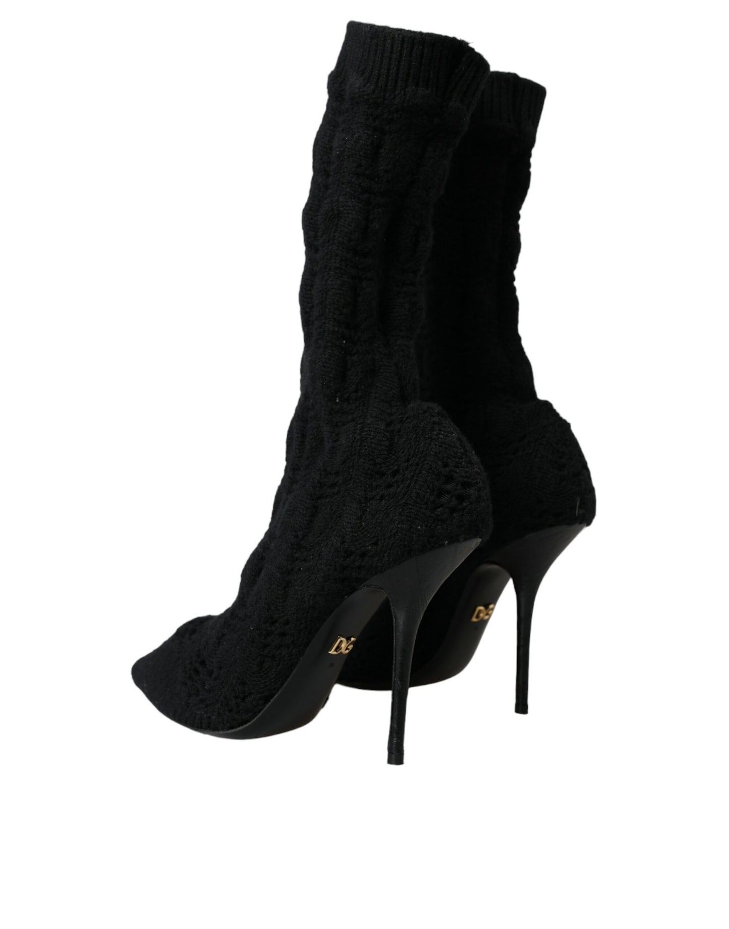 Botas negras de tacón de aguja a media pantorrilla