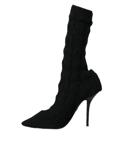 Botas negras de tacón de aguja a media pantorrilla
