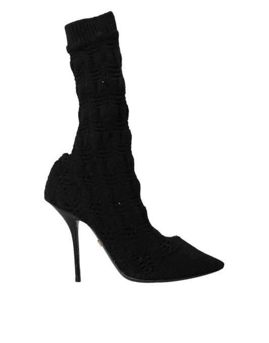 Botas negras de tacón de aguja a media pantorrilla