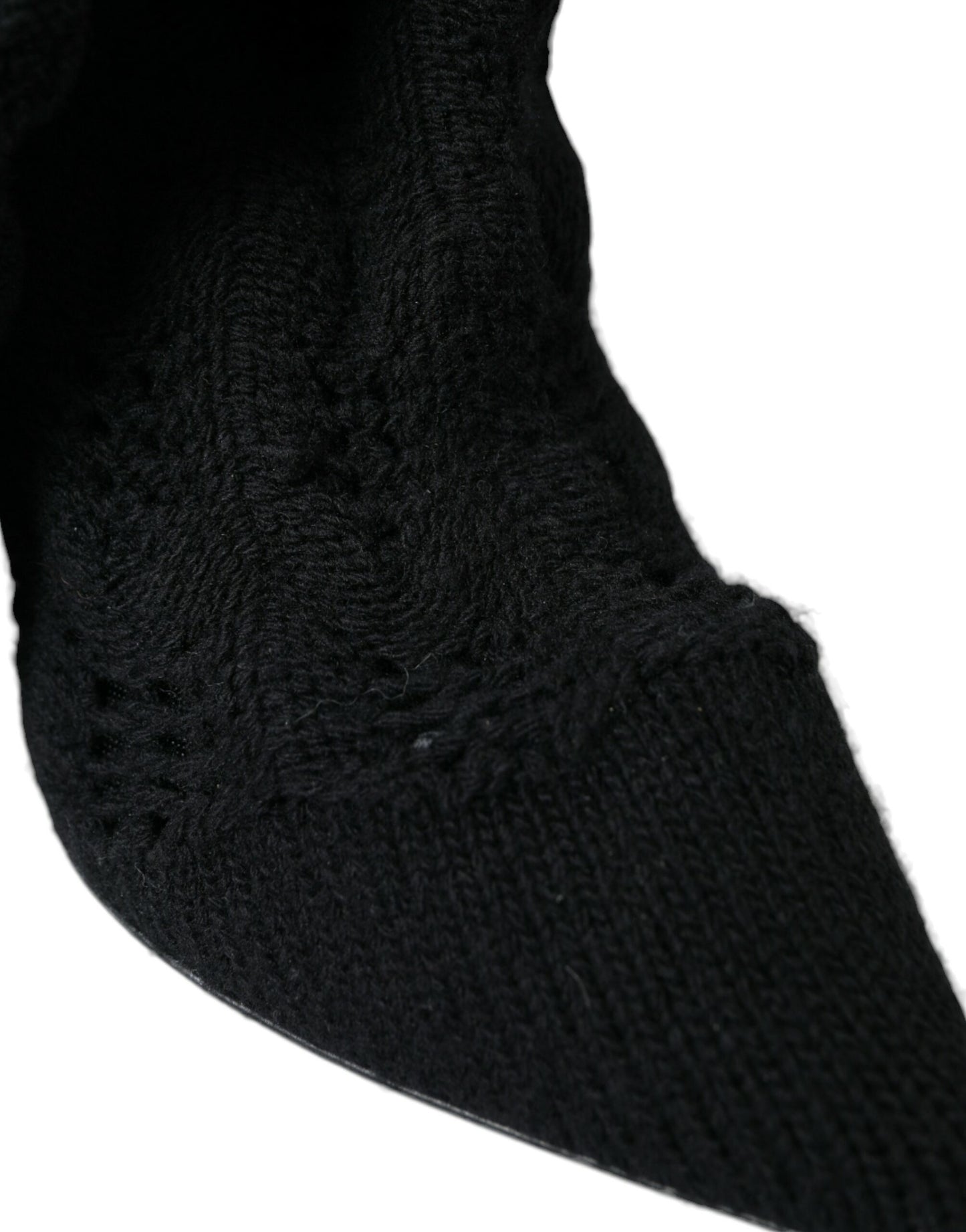 Botas negras de tacón de aguja a media pantorrilla