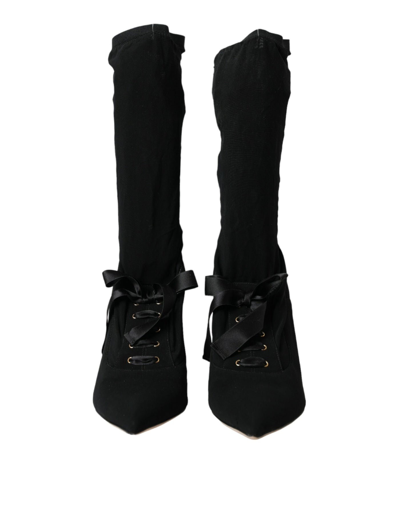 Botas negras de tacón de aguja a media pantorrilla