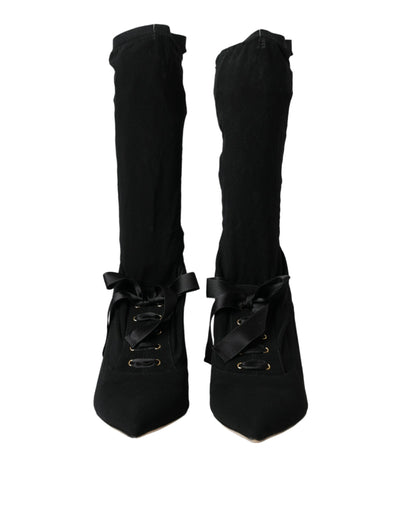 Botas negras de tacón de aguja a media pantorrilla