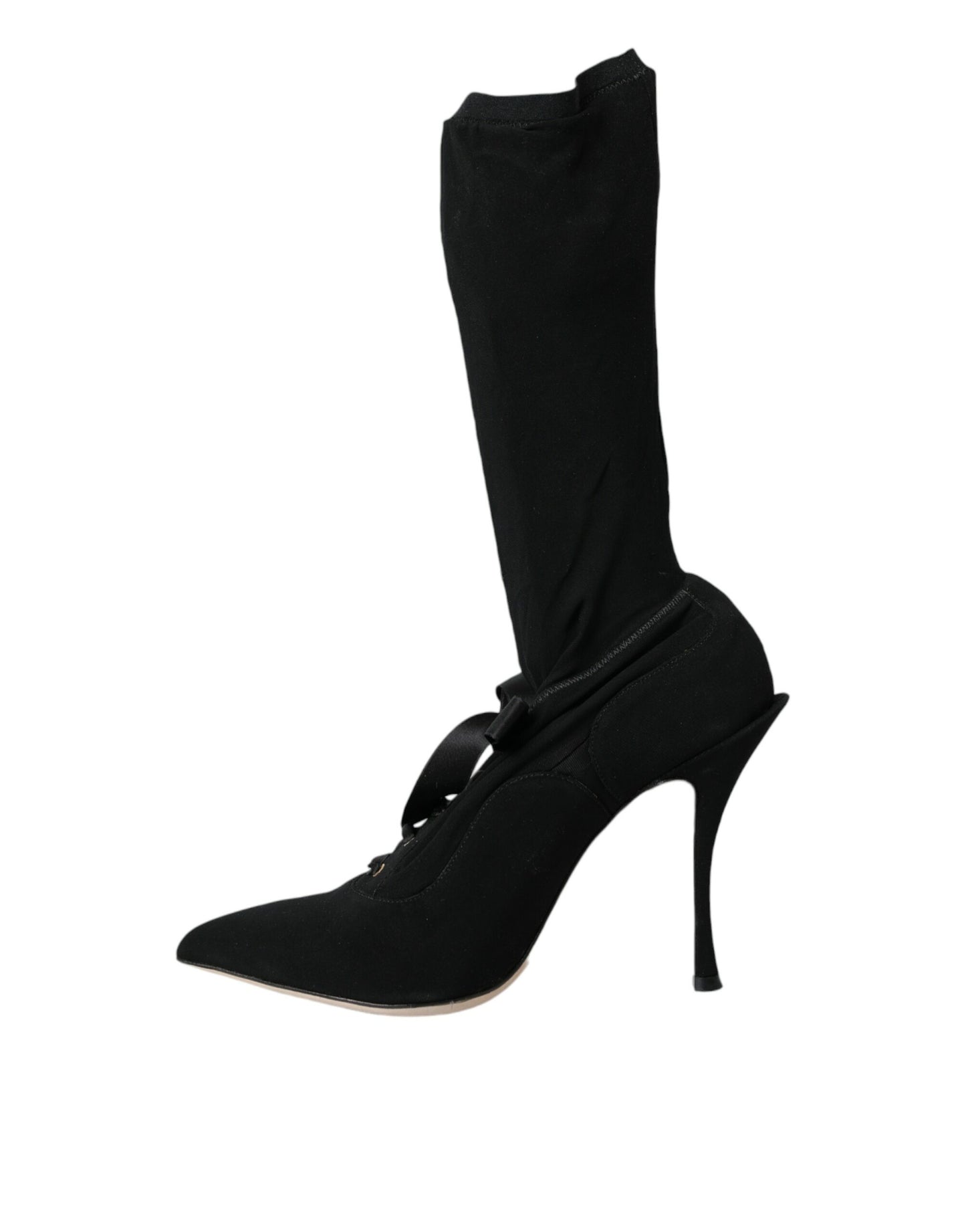 Botas negras de tacón de aguja a media pantorrilla