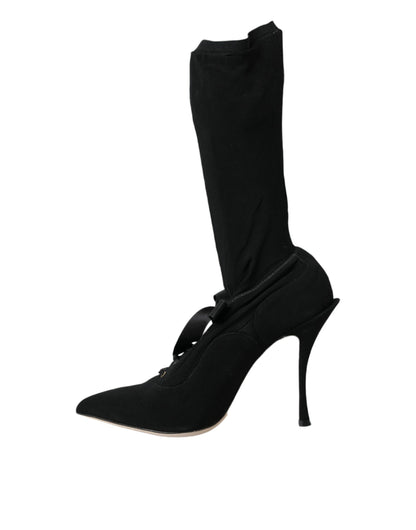 Botas negras de tacón de aguja a media pantorrilla