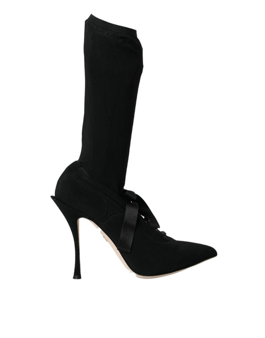 Botas negras de tacón de aguja a media pantorrilla