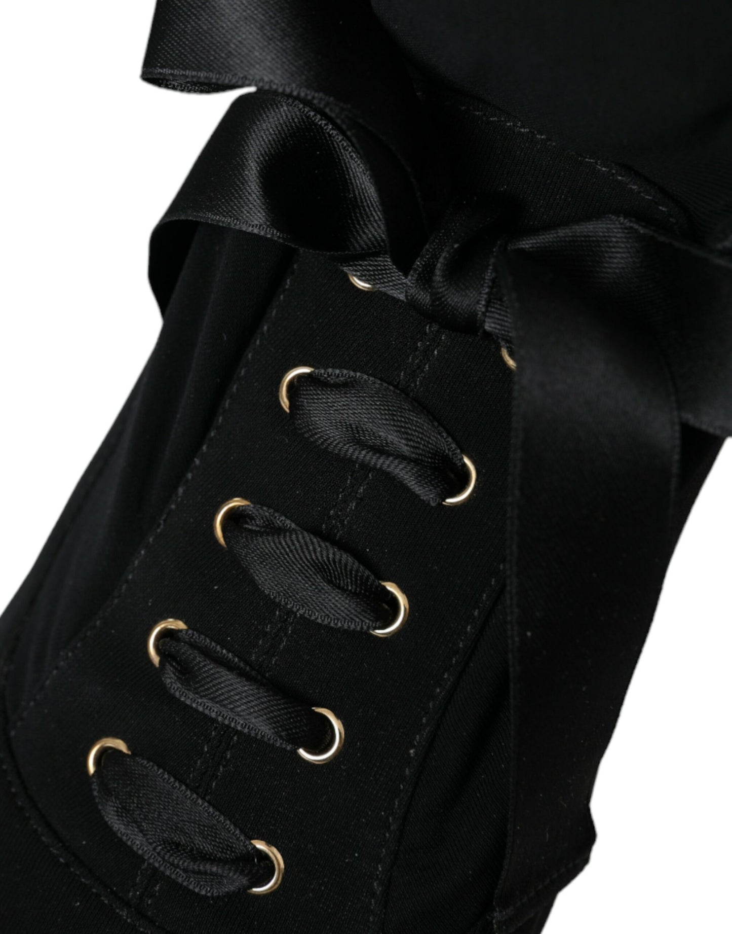 Botas negras de tacón de aguja a media pantorrilla