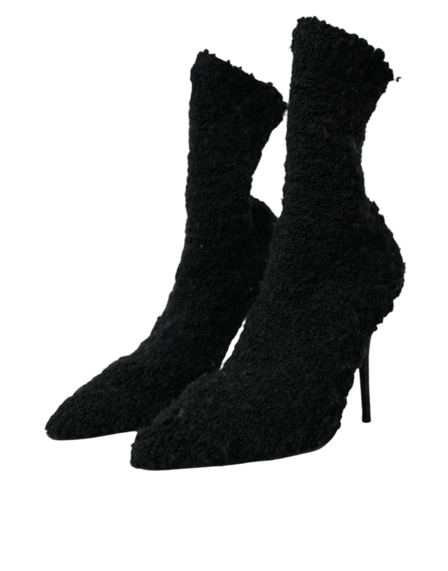 Botas negras de tacón de aguja a media pantorrilla