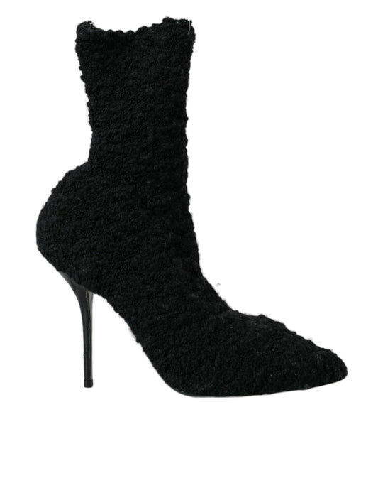 Botas negras de tacón de aguja a media pantorrilla