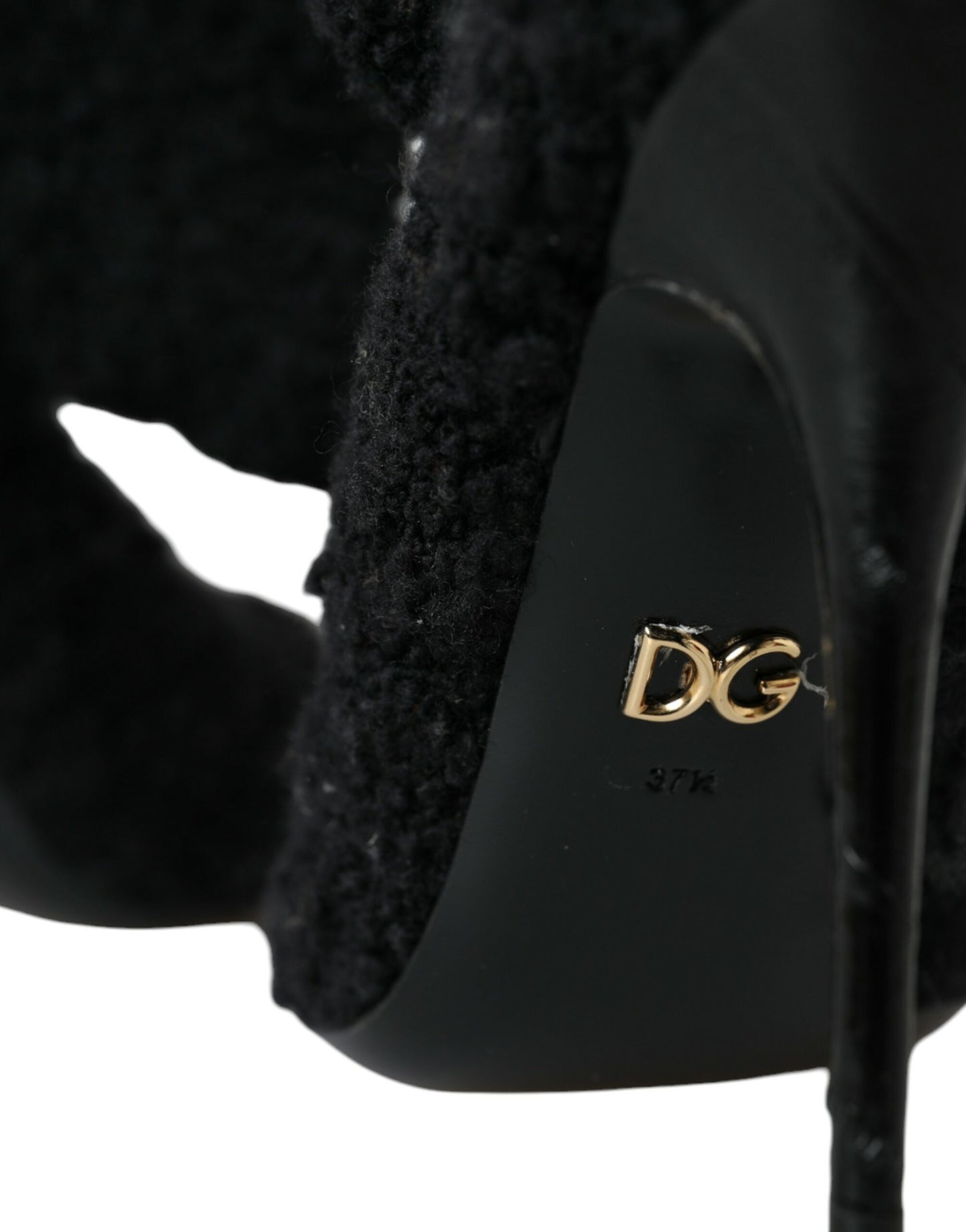 Botas negras de tacón de aguja a media pantorrilla