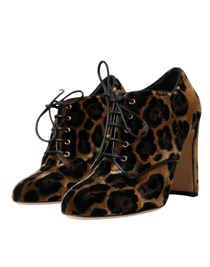 Botines con cordones de pelo de leopardo marrón