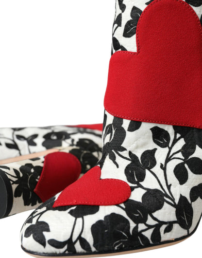 Botas altas de cuero con corazones florales blancos
