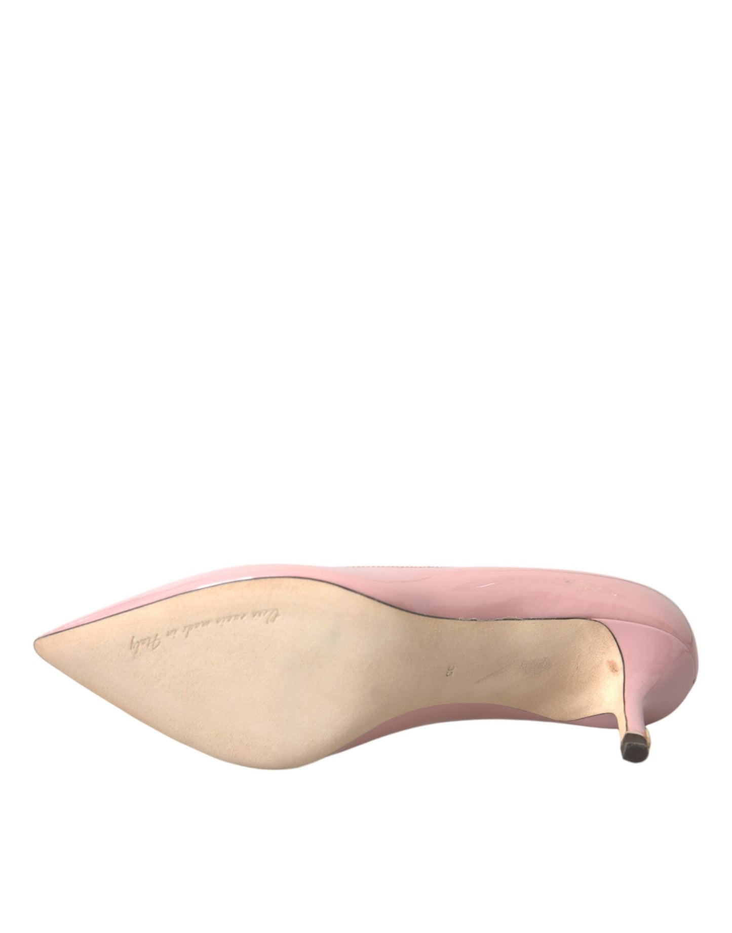 Zapatos de tacón de charol rosa claro