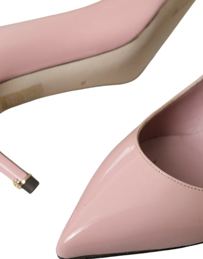 Zapatos de tacón de charol rosa claro