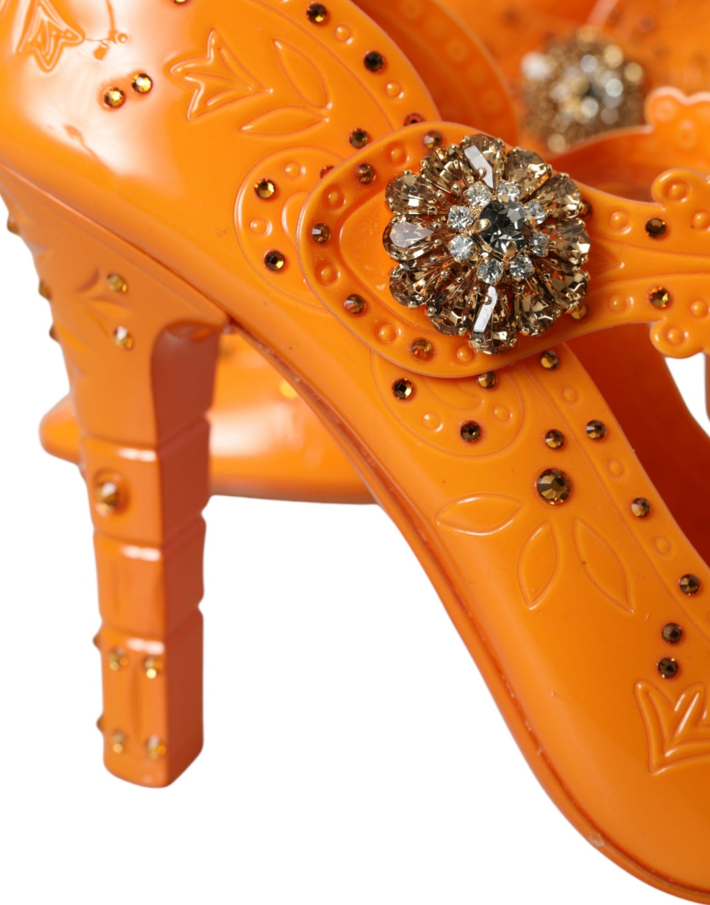 Zapatos de tacón con cristales y diseño floral de Cenicienta en color naranja