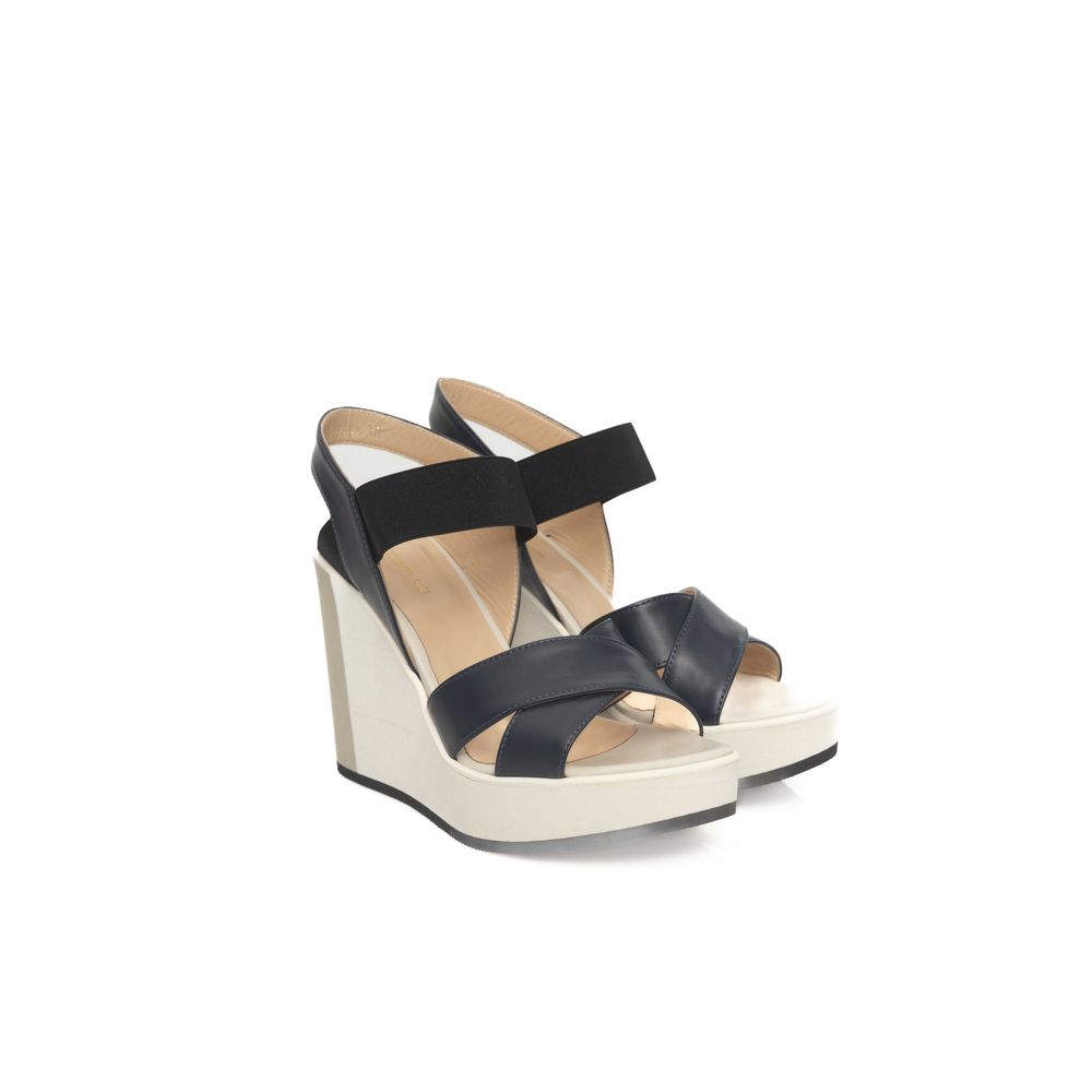 Sandalia de piel azul para mujer