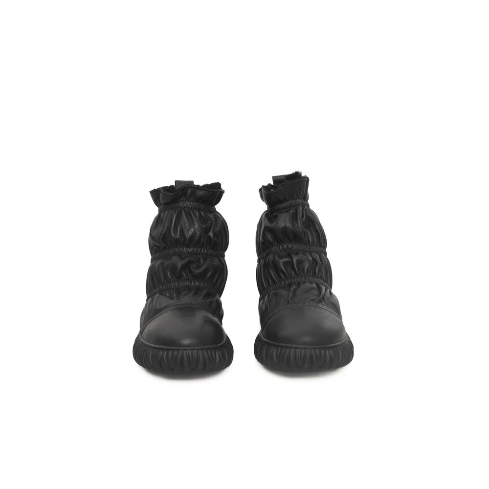 Bota de mujer de cuero negro